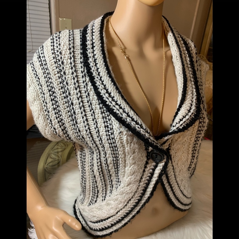 WOMEN'S CABI WOOL BLEND STRIP VEST MEDIUM.